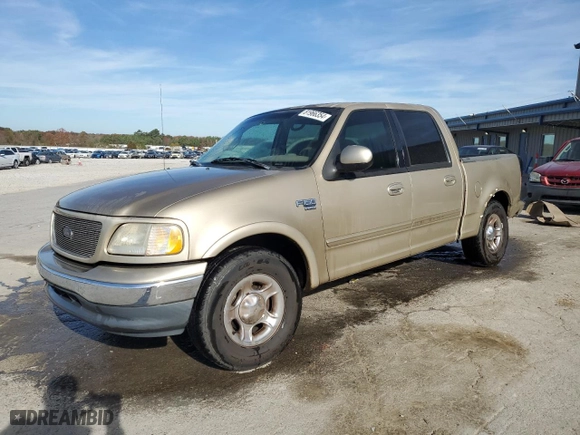 2001 Ford F-150 SuperCrew XLT with VIN 1FTRW07W81KE10020, listed as a Copart auction lot 81966354 with 0 mi miles and Salvage Title. Bid and sale history available at carsss.com. Image 1.
