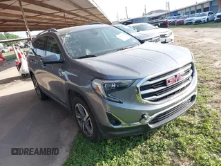 2020 GMC Terrain SLT z VIN 3GKALPEV5LL107341, wystawiony jako IAAI lot #41931464 z przebiegiem 71 632 mil mil oraz . Historia ofert i sprzedaży dostępna na DreamBid. Obrazek 1.