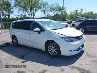 2017 Chrysler Pacifica Touring z VIN 2C4RC1DG6HR831175, wystawiony jako IAAI lot #42329800 z przebiegiem 320 507 mil mil oraz . Historia ofert i sprzedaży dostępna na DreamBid. Obrazek 1.