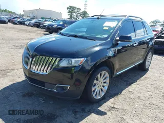 2015 Lincoln MKX z VIN 2LMDJ6JK2FBL24933, wystawiony jako IAAI lot #42227883 z przebiegiem 145 072 mil mil oraz . Historia ofert i sprzedaży dostępna na DreamBid. Obrazek 2.