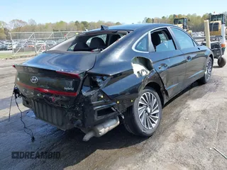 2022 Hyundai Sonata Hybrid SEL with VIN KMHL34JJ9NA045924, listed as a IAAI auction lot 41918996 with 86,081 mi miles. Bid and sale history available at carsss.com. Image 4.