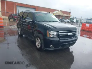2007 Chevrolet Tahoe LS z VIN 1GNFC13C77R381209, wystawiony jako IAAI lot #41951832 z przebiegiem 145 205 mil mil oraz . Historia ofert i sprzedaży dostępna na DreamBid. Obrazek 1.