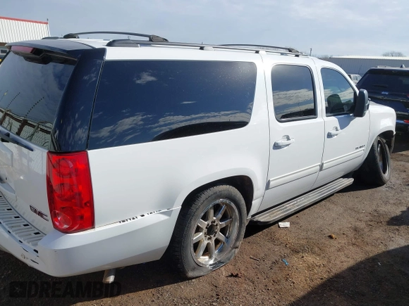 2014 GMC Yukon XL SLT with VIN 1GKS1KE00ER125405, listed as a IAAI auction lot 41609280 with 221,690 mi miles. Bid and sale history available at carsss.com. Image 13.