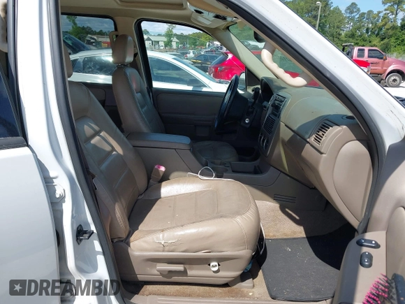 2005 Ford Explorer XLT z VIN 1FMZU63K85UB56973, wystawiony jako IAAI lot #42126749 z przebiegiem 207 441 mil mil oraz . Historia ofert i sprzedaży dostępna na DreamBid. Obrazek 5.