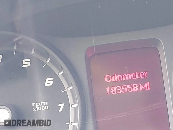 2008 Pontiac G8 z VIN 6G2ER57738L122199, wystawiony jako IAAI lot #42176140 z przebiegiem 183 558 mil mil oraz . Historia ofert i sprzedaży dostępna na DreamBid. Obrazek 7.