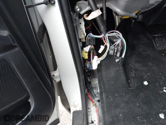 2019 Toyota Tundra SR5 z VIN 5TFHY5F17KX797348, wystawiony jako IAAI lot #41905558 z przebiegiem Nie podano mil oraz . Historia ofert i sprzedaży dostępna na DreamBid. Obrazek 17.