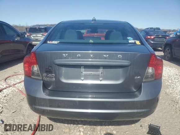 2009 Volvo S40 2.4L z VIN YV1MS382092446504, wystawiony jako Copart lot #48143545 z przebiegiem 207 060 mil mil oraz Czysty tytuł • Clean title. Historia ofert i sprzedaży dostępna na DreamBid. Obrazek 6.