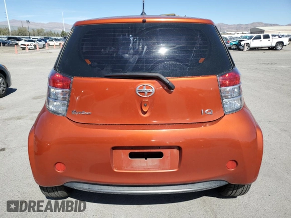 2013 Scion iQ z VIN JTNJJXB01DJ022124, wystawiony jako Copart lot #47960265 z przebiegiem 95 551 mil mil oraz Szkoda całkowita • Salvage title. Historia ofert i sprzedaży dostępna na DreamBid. Obrazek 6.