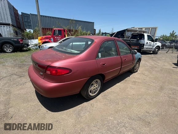 2000 Ford Escort z VIN 3FAFP13PXYR258385, wystawiony jako Copart lot #57472665 z przebiegiem 79 947 mil mil oraz Czysty tytuł • Clean title. Historia ofert i sprzedaży dostępna na DreamBid. Obrazek 4.