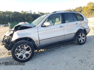 2000 BMW X5 4.4i with VIN WBAFB3355YLH05755, listed as a Copart auction lot 77136744 with 0 mi miles and Salvage Title. Bid and sale history available at carsss.com. Image 1.