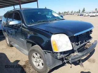 2008 GMC Yukon SLT w/4SB with VIN 1GKFC13J38R172711, listed as a IAAI auction lot 42067841 with 141,763 mi miles. Bid and sale history available at carsss.com. Image 1.