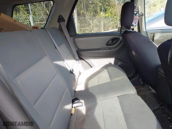 2006 Ford Escape XLT with VIN 1FMYU03116KC42851, listed as a IAAI auction lot 41667519 with 257,502 mi miles. Bid and sale history available at carsss.com. Image 8.