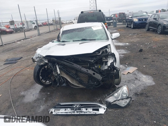 2016 Hyundai Genesis Coupe 3.8L Base with VIN KMHHT6KJ3GU132901, listed as a IAAI auction lot 41525043 with 94,012 mi miles. Bid and sale history available at carsss.com. Image 12.