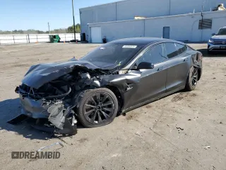 2020 Tesla Model S Long Range z VIN 5YJSA1E20LF390710, wystawiony jako Copart lot #53388975 z przebiegiem 93 682 mil mil oraz Szkoda całkowita • Salvage title. Historia ofert i sprzedaży dostępna na DreamBid. Obrazek 1.