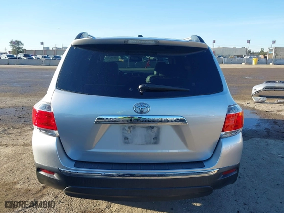 2013 Toyota Highlander Limited with VIN 5TDYK3EH6DS136679, listed as a IAAI auction lot 41835155 with 390,461 mi miles. Bid and sale history available at carsss.com. Image 17.