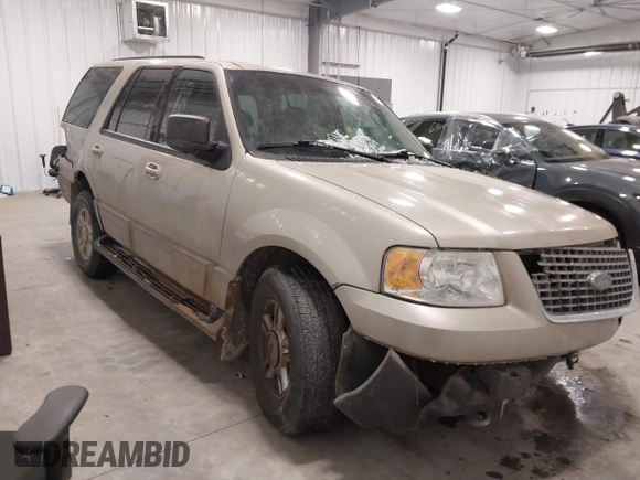 2004 Ford Expedition Special Service with VIN 1FMPU16L34LB27156, listed as a IAAI auction lot 41561202 with 230,318 mi miles. Bid and sale history available at carsss.com. Image 1.