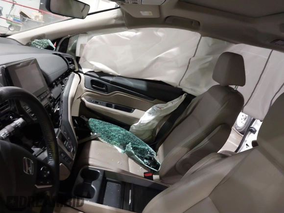 2019 Honda Odyssey Touring with VIN 5FNRL6H83KB051363, listed as a IAAI auction lot 41173587 with 88,512 mi miles. Bid and sale history available at carsss.com. Image 5.