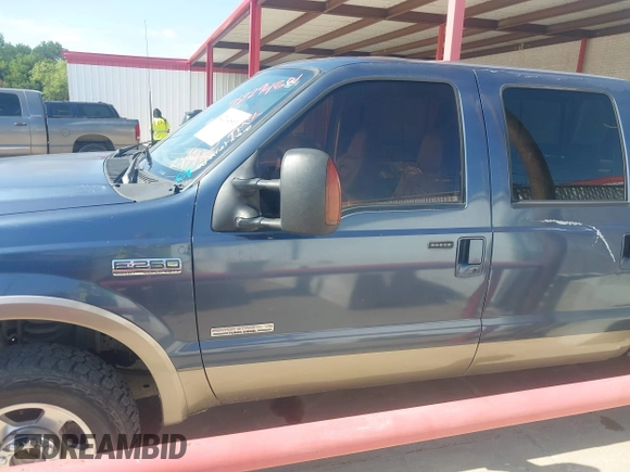 2007 Ford F-250 XL z VIN 1FTSW21P07EA89645, wystawiony jako IAAI lot #42294801 z przebiegiem 380 854 mil mil oraz . Historia ofert i sprzedaży dostępna na DreamBid. Obrazek 14.