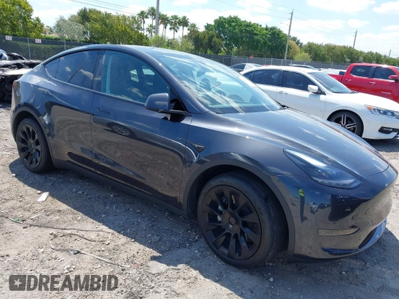 2024 Tesla Model Y with VIN 7SAYGDED3RF019063, listed as a IAAI auction lot 42061888 with 13,763 mi miles and . Bid and sale history available at DreamBid. Image 1.
