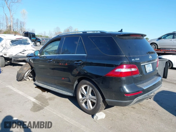 2015 Mercedes-Benz M 350 with VIN 4JGDA5HB1FA526024, listed as a IAAI auction lot 41888298 with 90,188 mi miles and . Bid and sale history available at carsss.com. Image 3.