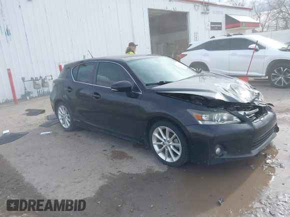 2013 Lexus CT 200h z VIN JTHKD5BH2D2131534, wystawiony jako IAAI lot #41859991 z przebiegiem 177 000 mil mil oraz . Historia ofert i sprzedaży dostępna na DreamBid. Obrazek 1.
