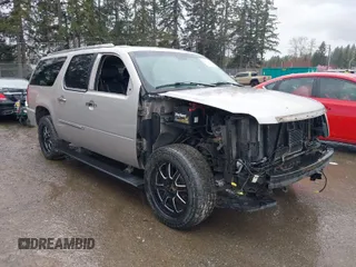 2008 Cadillac Escalade ESV with VIN 1GYFK668X8R111368, listed as a IAAI auction lot 41891439 with 190,293 mi miles. Bid and sale history available at carsss.com. Image 1.