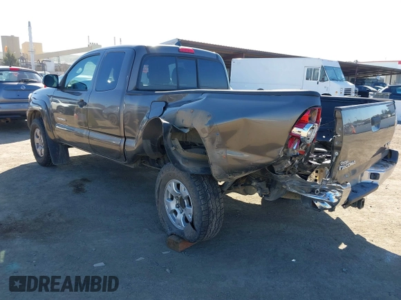 2012 Toyota Tacoma z VIN 5TFUU4EN4CX040417, wystawiony jako IAAI lot #41662802 z przebiegiem 221 186 mil mil oraz . Historia ofert i sprzedaży dostępna na DreamBid. Obrazek 3.