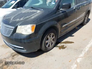 2013 Chrysler Town & Country Touring z VIN 2C4RC1BG7DR577053, wystawiony jako IAAI lot #42432189 z przebiegiem 135 957 mil mil oraz . Historia ofert i sprzedaży dostępna na DreamBid. Obrazek 6.