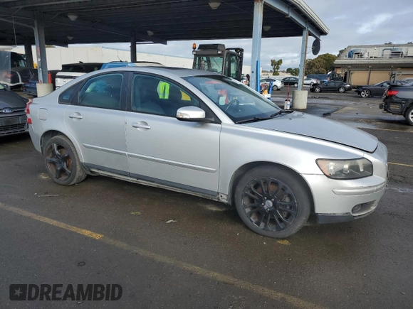 2007 Volvo S40 2.4L z VIN YV1MS390972275519, wystawiony jako Copart lot #86431954 z przebiegiem 227 441 mil mil oraz Szkoda całkowita • Salvage title. Historia ofert i sprzedaży dostępna na DreamBid. Obrazek 4.