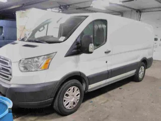 2018 Ford Transit z VIN 1FTYE1YM6JKB22823, wystawiony jako IAAI lot #42514705 z przebiegiem 147 895 mil mil oraz . Historia ofert i sprzedaży dostępna na DreamBid. Obrazek 18.