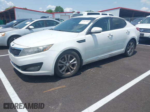 2013 Kia Optima EX z VIN 5XXGN4A70DG121117, wystawiony jako IAAI lot #42387582 z przebiegiem 314 327 mil mil oraz . Historia ofert i sprzedaży dostępna na DreamBid. Obrazek 2.