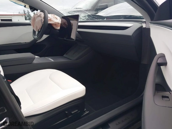 2025 Tesla Model 3 Long Range with VIN 5YJ3E1EB2SF921588, listed as a IAAI auction lot 41609999 with 113 mi miles. Bid and sale history available at carsss.com. Image 5.
