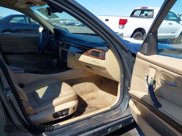 2011 BMW 3 Series 328i xDrive with VIN WBAPK5G57BNN28032, listed as a IAAI auction lot 41835525 with 207,713 mi miles. Bid and sale history available at carsss.com. Image 5.