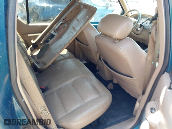 2001 Ford Explorer Sport Trac z VIN 1FMZU67E11UB38555, wystawiony jako IAAI lot #42137661 z przebiegiem 249 333 mil mil oraz . Historia ofert i sprzedaży dostępna na DreamBid. Obrazek 8.