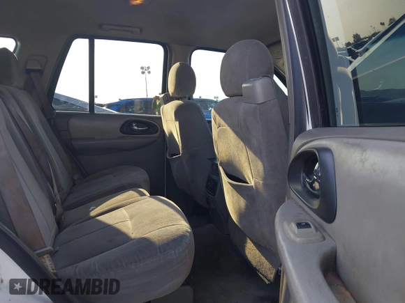2006 Chevrolet TrailBlazer LS with VIN 1GNDT13S762342786, listed as a IAAI auction lot 39932194 with 288,370 mi miles and . Bid and sale history available at DreamBid. Image 8.