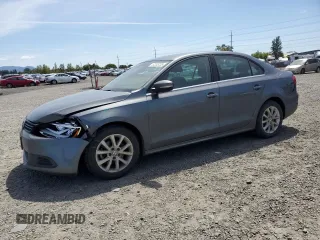 2013 Volkswagen Jetta SE z VIN 3VWDP7AJXDM281723, wystawiony jako Copart lot #57235725 z przebiegiem 128 157 mil mil oraz Szkoda całkowita • Salvage title. Historia ofert i sprzedaży dostępna na DreamBid. Obrazek 1.