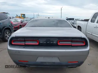 2016 Dodge Challenger SXT Plus z VIN 2C3CDZAG9GH184110, wystawiony jako IAAI lot #42463784 z przebiegiem 160 484 mil mil oraz . Historia ofert i sprzedaży dostępna na DreamBid. Obrazek 17.