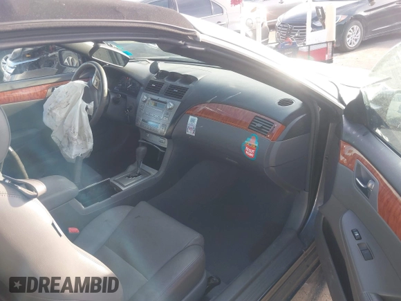 2008 Toyota Solara SE z VIN 4T1FA38P38U156074, wystawiony jako IAAI lot #41888974 z przebiegiem 85 952 mil mil oraz . Historia ofert i sprzedaży dostępna na DreamBid. Obrazek 5.