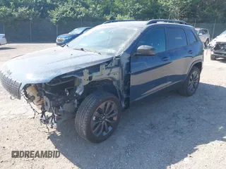 2021 Jeep Cherokee Latitude Lux z VIN 1C4PJMMX8MD205199, wystawiony jako IAAI lot #42556584 z przebiegiem 32 787 mil mil oraz . Historia ofert i sprzedaży dostępna na DreamBid. Obrazek 18.