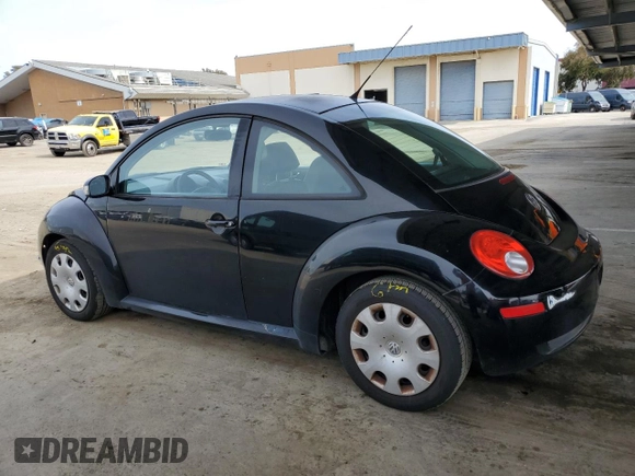 2010 Volkswagen New Beetle Coupe with VIN 3VWPG3AG8AM036554, listed as a Copart auction lot 52403365 with 138,857 mi miles and Salvage Title. Bid and sale history available at carsss.com. Image 2.