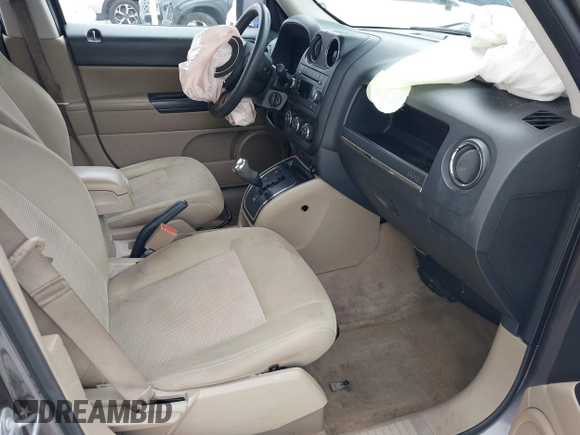 2016 Jeep Patriot Sport SE with VIN 1C4NJPBA4GD526703, listed as a IAAI auction lot 41956176 with 148,233 mi miles and . Bid and sale history available at DreamBid. Image 5.