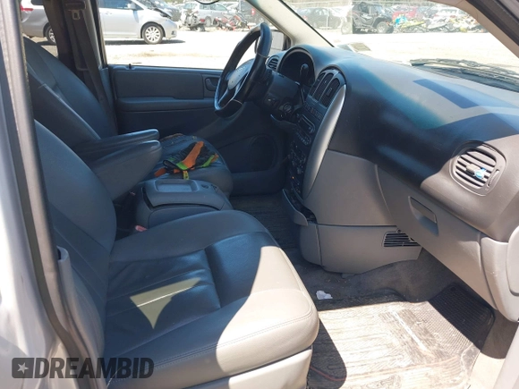 2006 Chrysler Town & Country LWB Touring with VIN 2A4GP54LX6R844499, listed as a IAAI auction lot 42082846 with 133,091 mi miles. Bid and sale history available at carsss.com. Image 5.