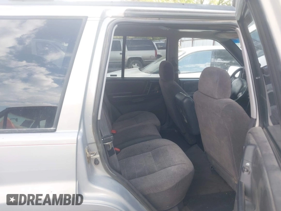 1998 Jeep Grand Cherokee Laredo with VIN 1J4GZ58S6WC319265, listed as a IAAI auction lot 42619853 with 238,667 mi miles and . Bid and sale history available at DreamBid. Image 8.