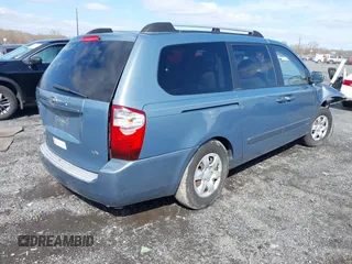 2008 Kia Sedona LX with VIN KNDMB233686204047, listed as a IAAI auction lot 41904157 with 123,700 mi miles. Bid and sale history available at carsss.com. Image 4.