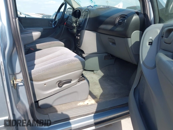 2005 Dodge Caravan SXT with VIN 2D4GP44L25R585797, listed as a IAAI auction lot 42025550 with 232,161 mi miles. Bid and sale history available at carsss.com. Image 5.