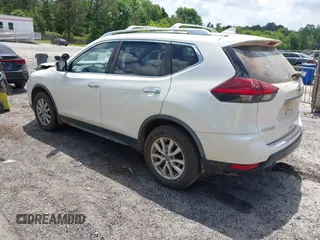 2020 Nissan Rogue S z VIN JN8AT2MT1LW005743, wystawiony jako IAAI lot #42108676 z przebiegiem 72 672 mil mil oraz . Historia ofert i sprzedaży dostępna na DreamBid. Obrazek 3.