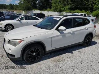 2014 BMW X1 xDrive28i z VIN WBAVL1C57EVY10873, wystawiony jako Copart lot #57914375 z przebiegiem 114 153 mil mil oraz Szkody całkowita. Historia ofert i sprzedaży dostępna na DreamBid. Obrazek 1.