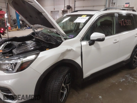 2019 Subaru Forester Limited with VIN JF2SKAUC3KH526772, listed as a IAAI auction lot 41769522 with 35,688 mi miles. Bid and sale history available at carsss.com. Image 17.