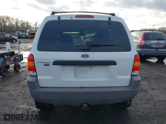 2002 Ford Escape XLT Choice with VIN 1FMYU04142KD82594, listed as a IAAI auction lot 41574646 with 173,174 mi miles. Bid and sale history available at carsss.com. Image 15.