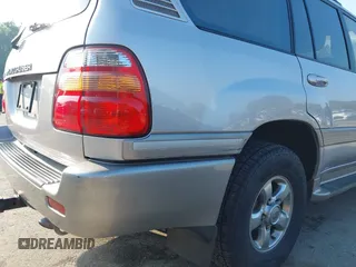 2001 Toyota Land Cruiser z VIN JTEHT05J912007249, wystawiony jako IAAI lot #42409963 z przebiegiem 303 292 mil mil oraz . Historia ofert i sprzedaży dostępna na DreamBid. Obrazek 6.